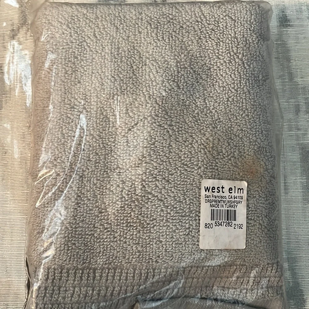 West Elm Premium Organic Washcloth in Frost Gray